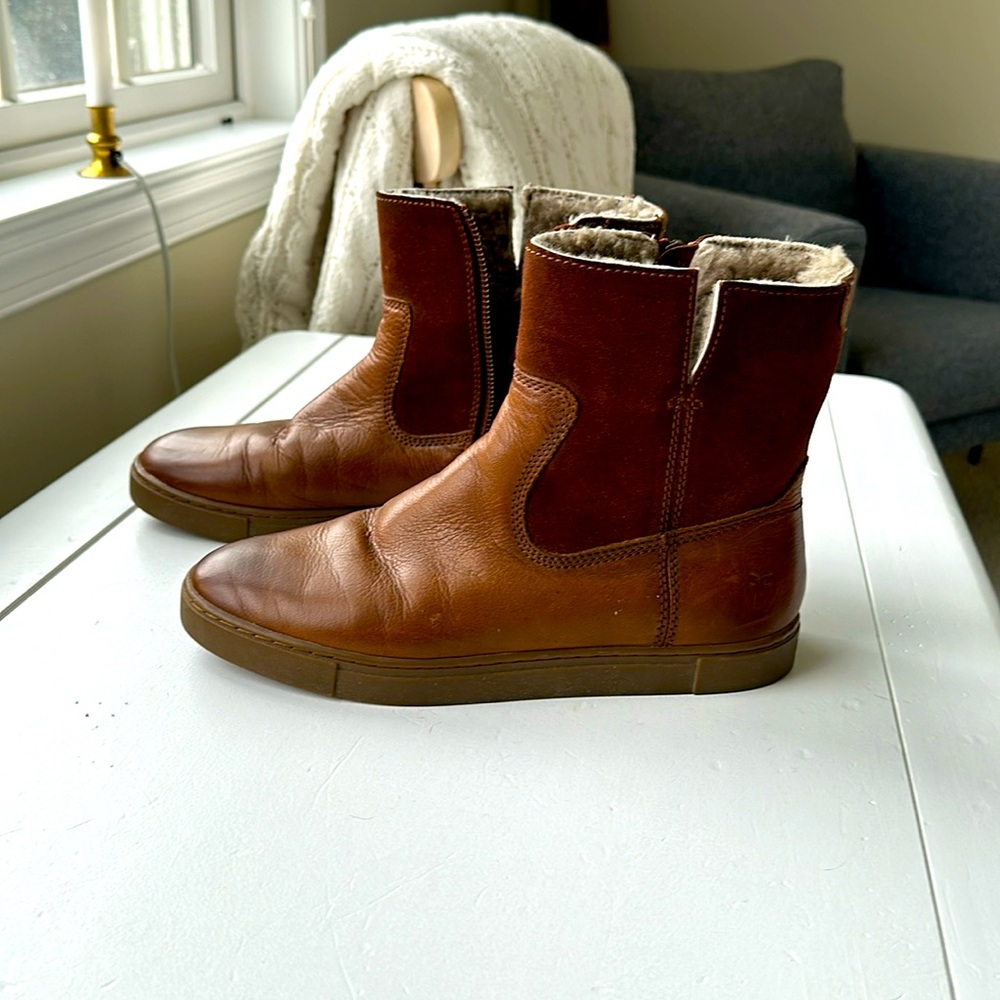 Frye Ankle Boot , women’s size 8 shearling lining